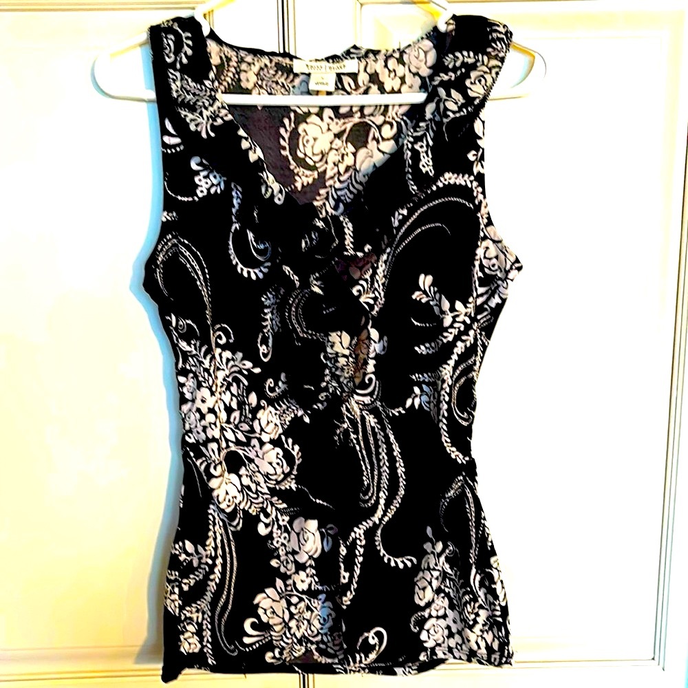 White House, Black market, beautiful black and white floral sleeveless top. S